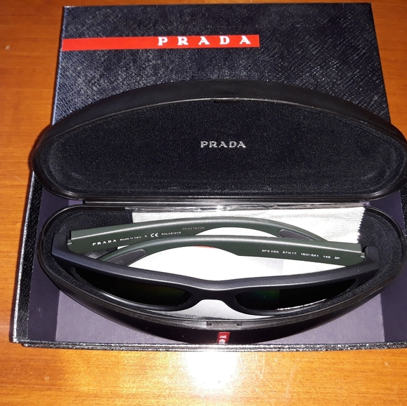 Authentic Prada Sunglasses SPS 03S POLARIZED. SIZE 57. MATTE BLACK. - Picture 3 of 6